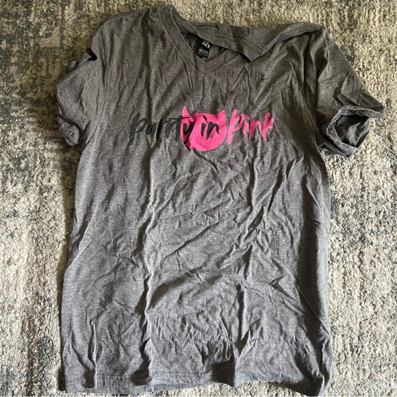 Assorted shirts & sweatshirt bundle - Picture 5 of 5